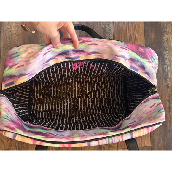 LUV Betsey Johnson Tie Dye Weekender Travel Duffel Bag Carry-On Soft Luggage - Picture 3 of 4
